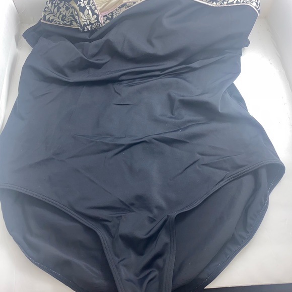 It Figures Plus Size Full Coverage Big Bust Swimsuit - Picture 2 of 9